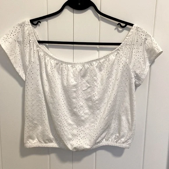 Off The Shoulder Perforated Blouse - Picture 4 of 6